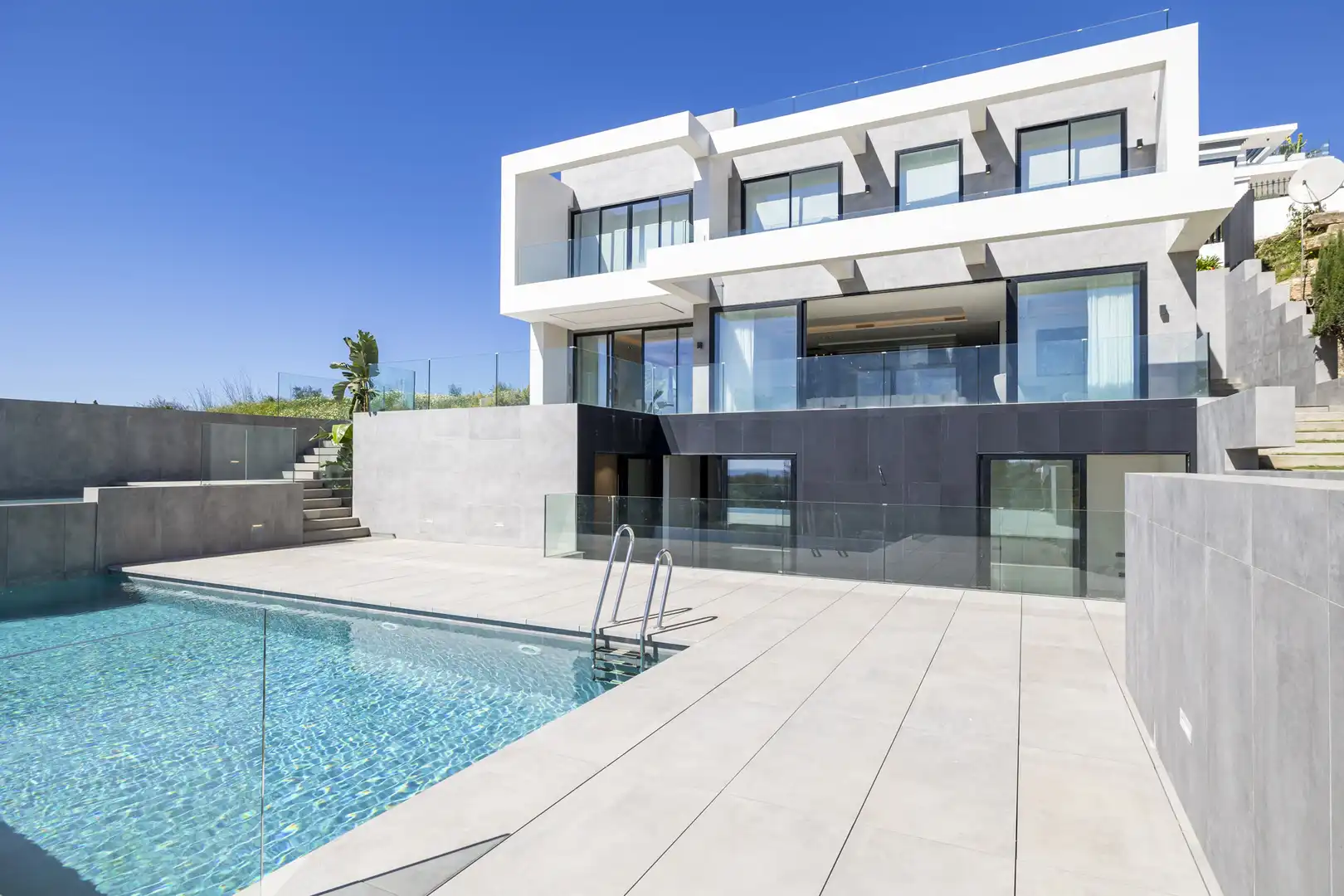 House with pool for sale in Benahavís pueblo