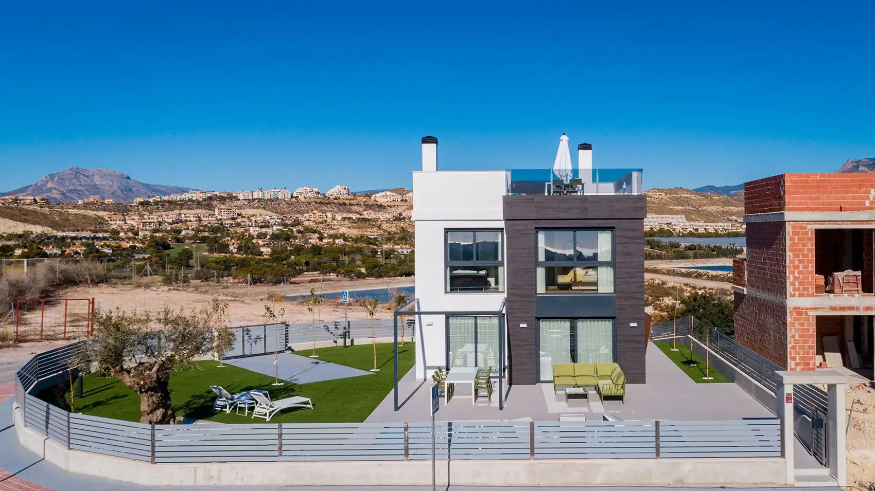 Vista exterior de Casa o chalet en venta en Mutxamel con Jardín privado, Terraza y Piscina