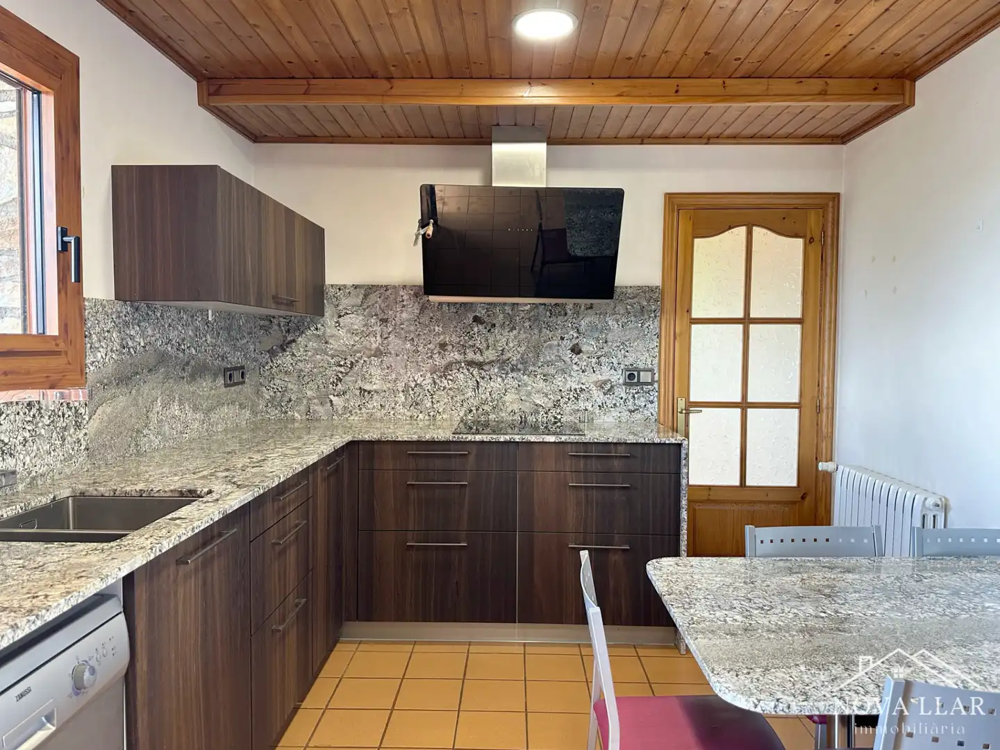 Küche von Einfamilien-Reihenhaus zum Verkauf in Vilallonga de Ter mit Heizung, Privatgarten und Terrasse