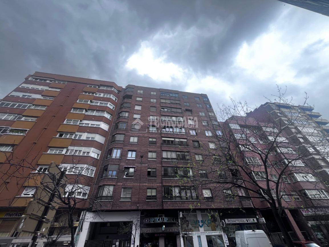 Exterior view of Flat for sale in Valladolid Capital  with Heating, Terrace and Balcony