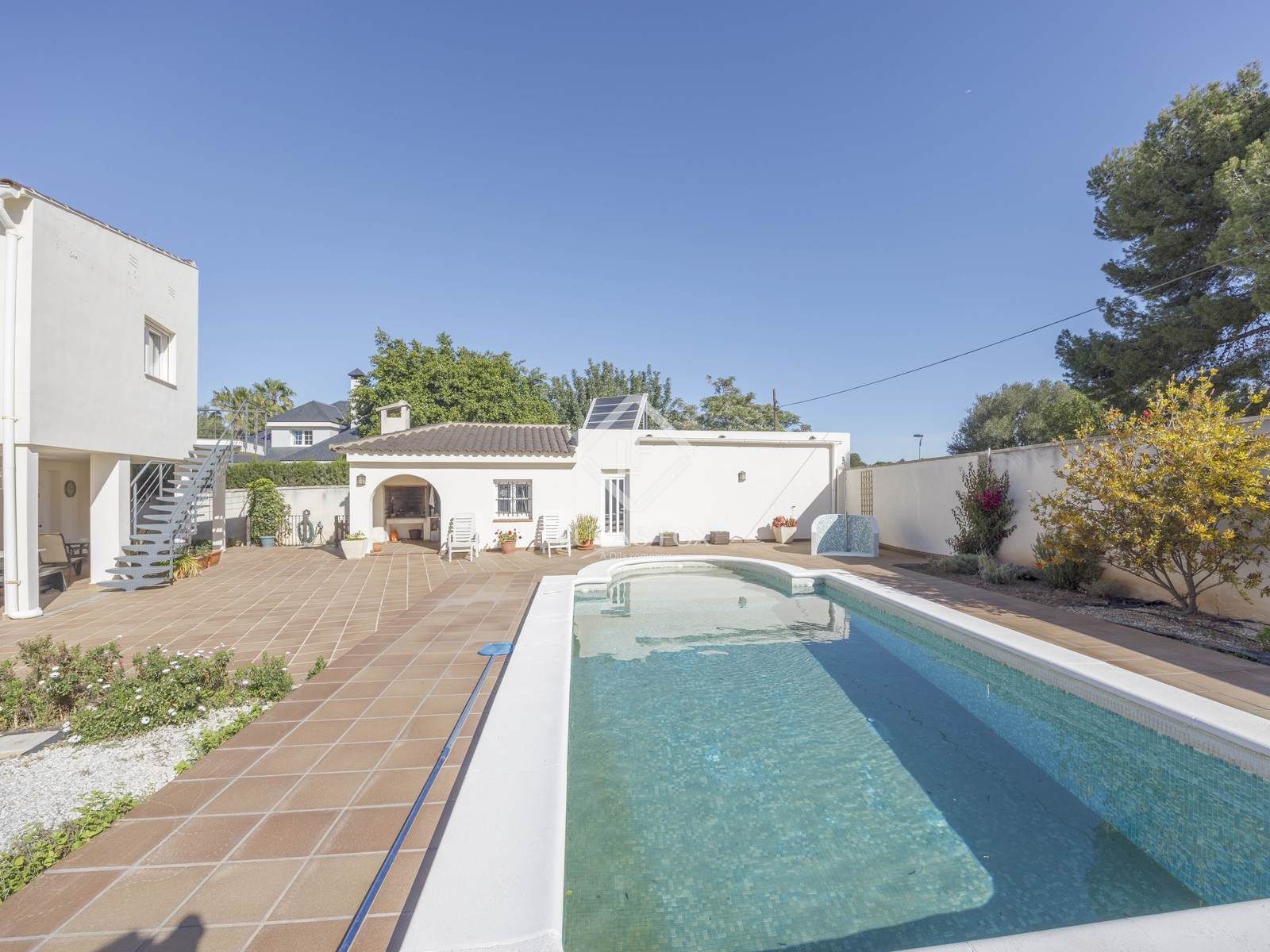 Vista exterior de Casa o xalet en venda en San Antonio de Benagéber amb Aire condicionat, Calefacció i Jardí privat