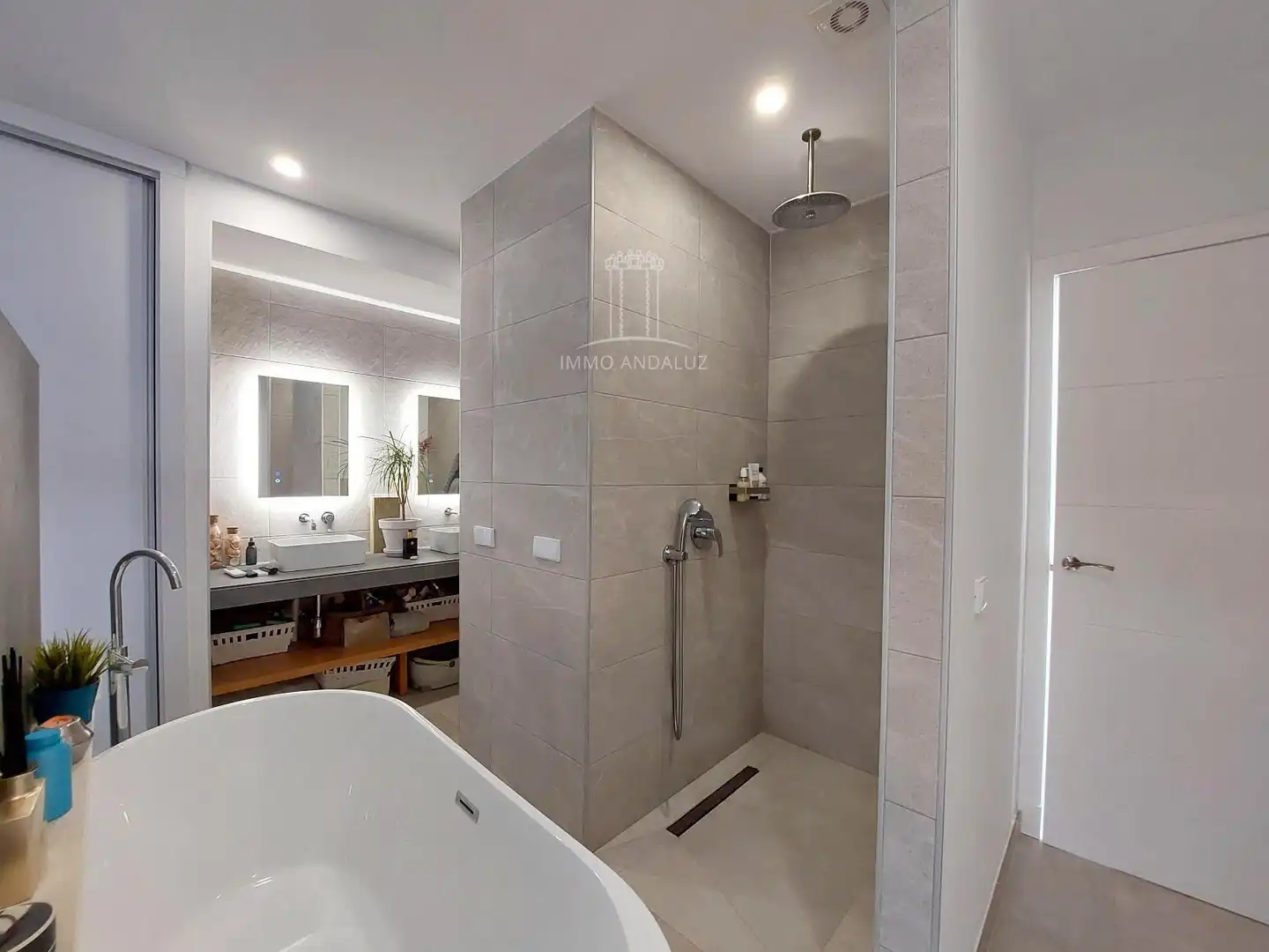 Badezimmer von Haus zum Verkauf in Chiclana de la Frontera mit Klimaanlage, Heizung und Schwimmbad