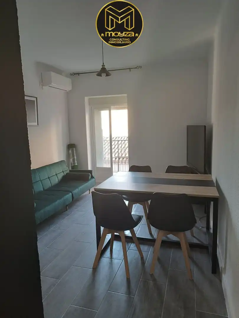 Sala d'estar de Pis de lloguer en Jaén amb Aire condicionat, Calefacció i Balcó