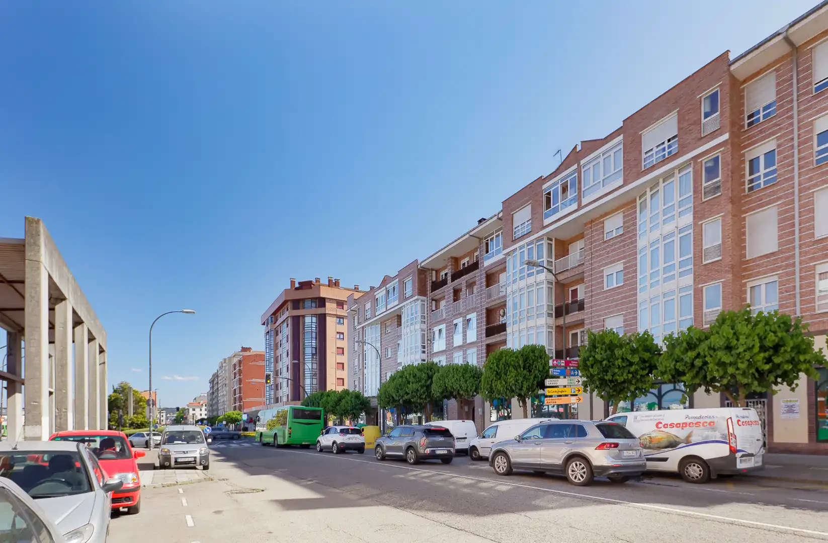 Vista exterior de Piso de alquiler en Avilés con Calefacción, Parquet y Terraza
