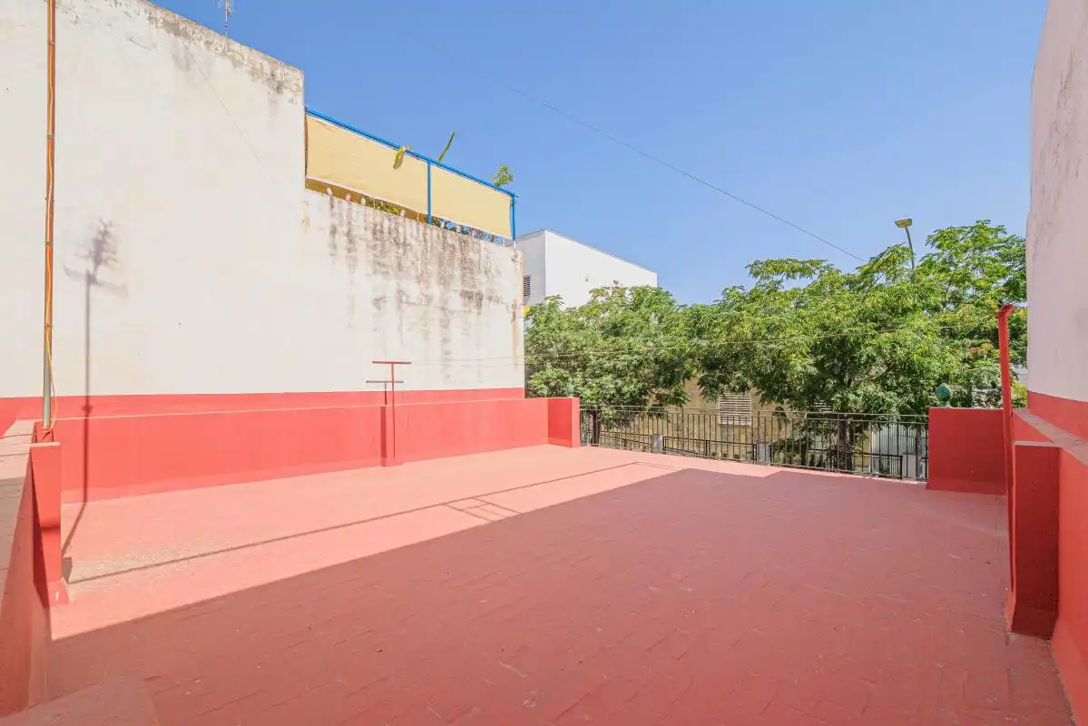 Terrassa de Casa adosada en venda en Sevilla amb Aire condicionat, Calefacció i Jardí privat