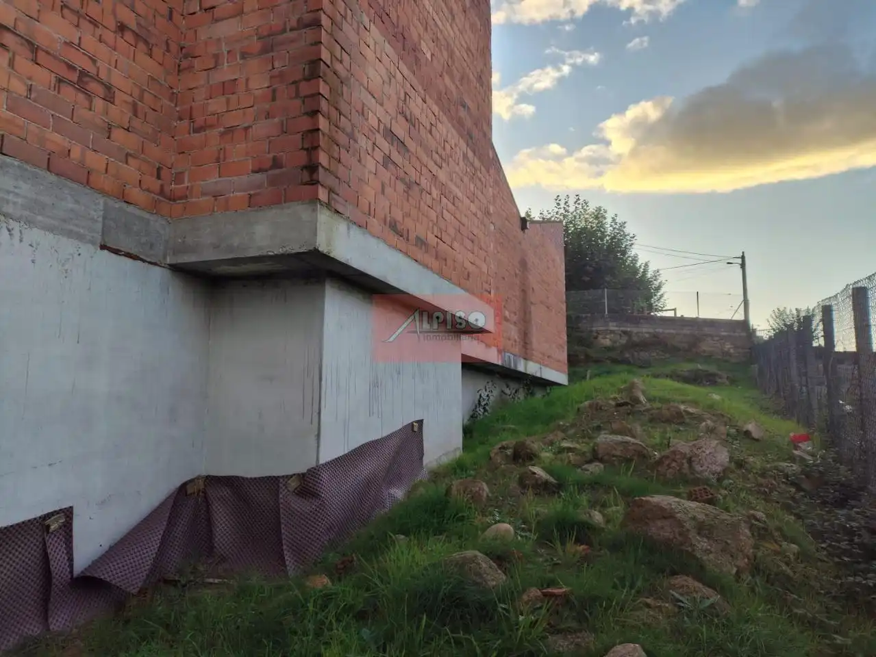 Vista exterior de Casa o xalet en venda en San Cibrao das Viñas amb Calefacció, Jardí privat i Balcó