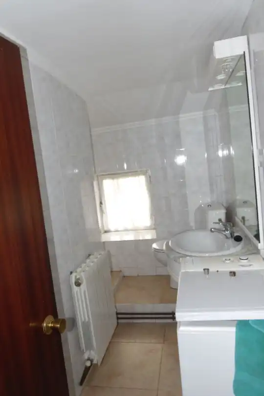 Bathroom of Houses for sale in Junta de Traslaloma  with Heating, Private garden and Storage room