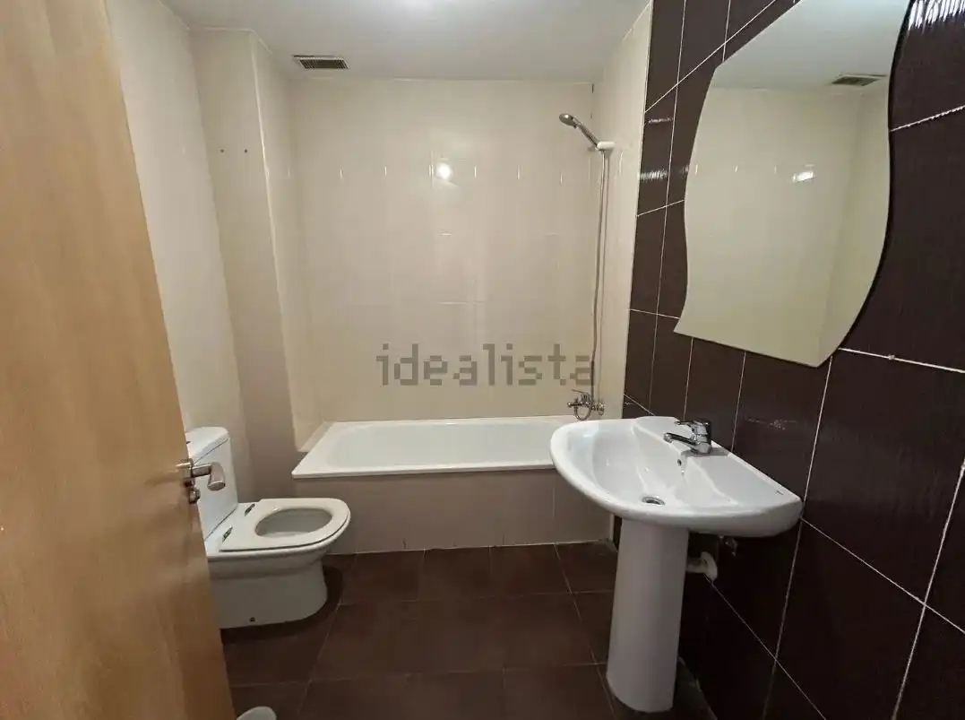 Badezimmer von Wohnung zum Verkauf in Miguelturra mit Heizung, Terrasse und Balkon