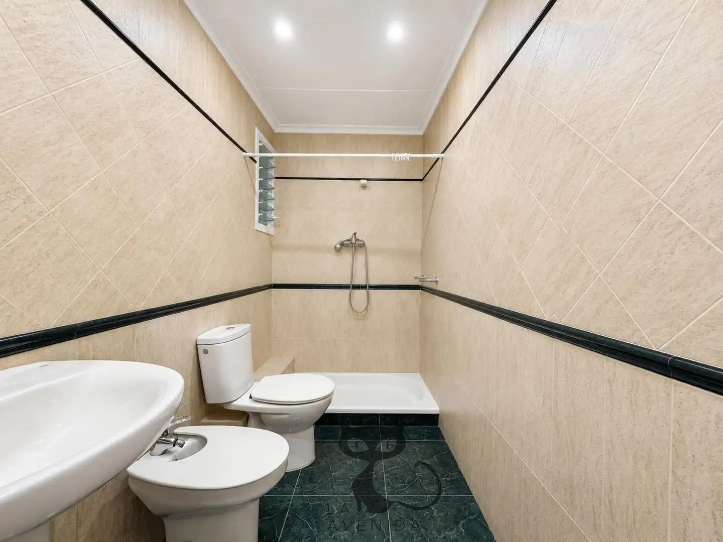 Bathroom of Ground floor for sale in Alfafar  with Air Conditioner and Alarm