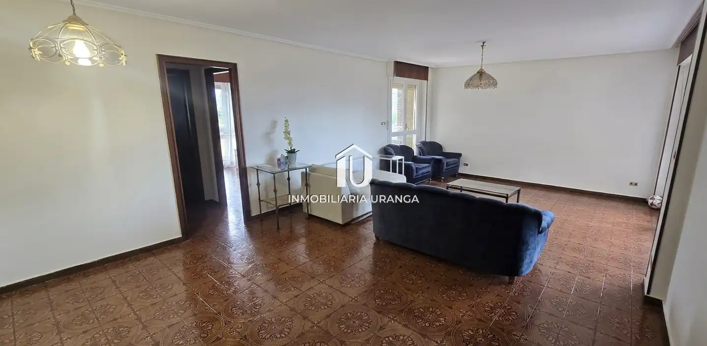 Sala d'estar de Pis en venda en Laredo amb Calefacció i Terrassa