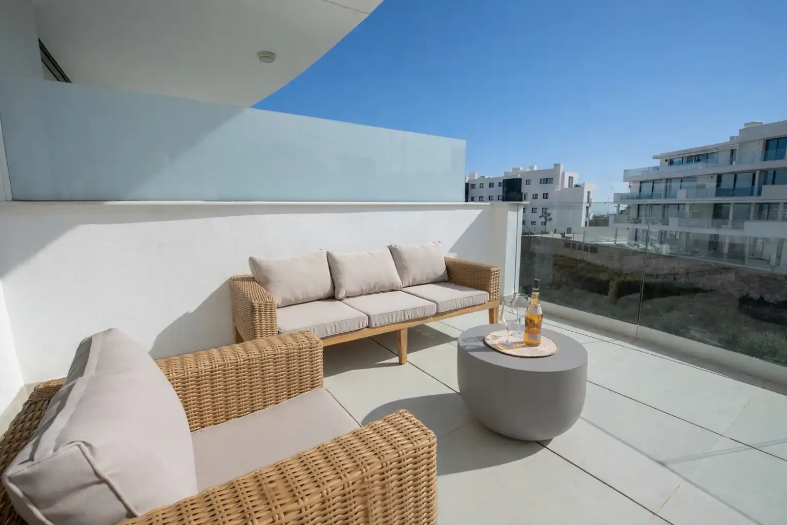 Terrasse von Wohnung zum Verkauf in Fuengirola mit Klimaanlage, Heizung und Terrasse