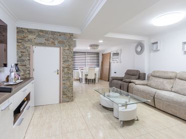 Casa amb balcó en venda a Taialà - Germans Sabat