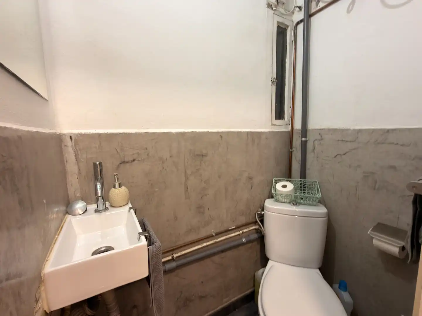 Baño de Local en traspaso en Barcelona con Aire acondicionado, Calefacción y Amueblado