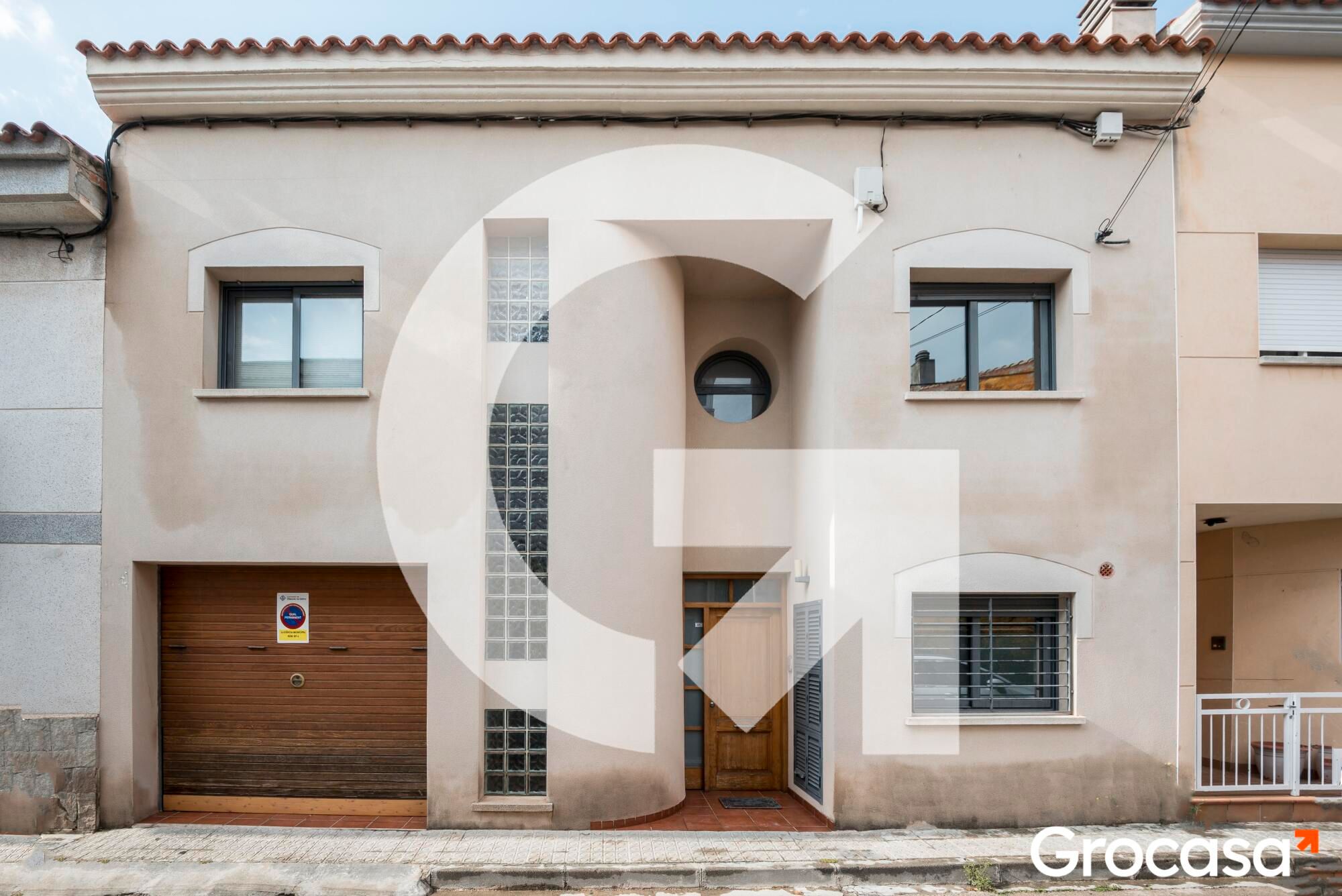 Exterior view of Single-family semi-detached for sale in Vilanova i la Geltrú  with Air Conditioner, Heating and Terrace