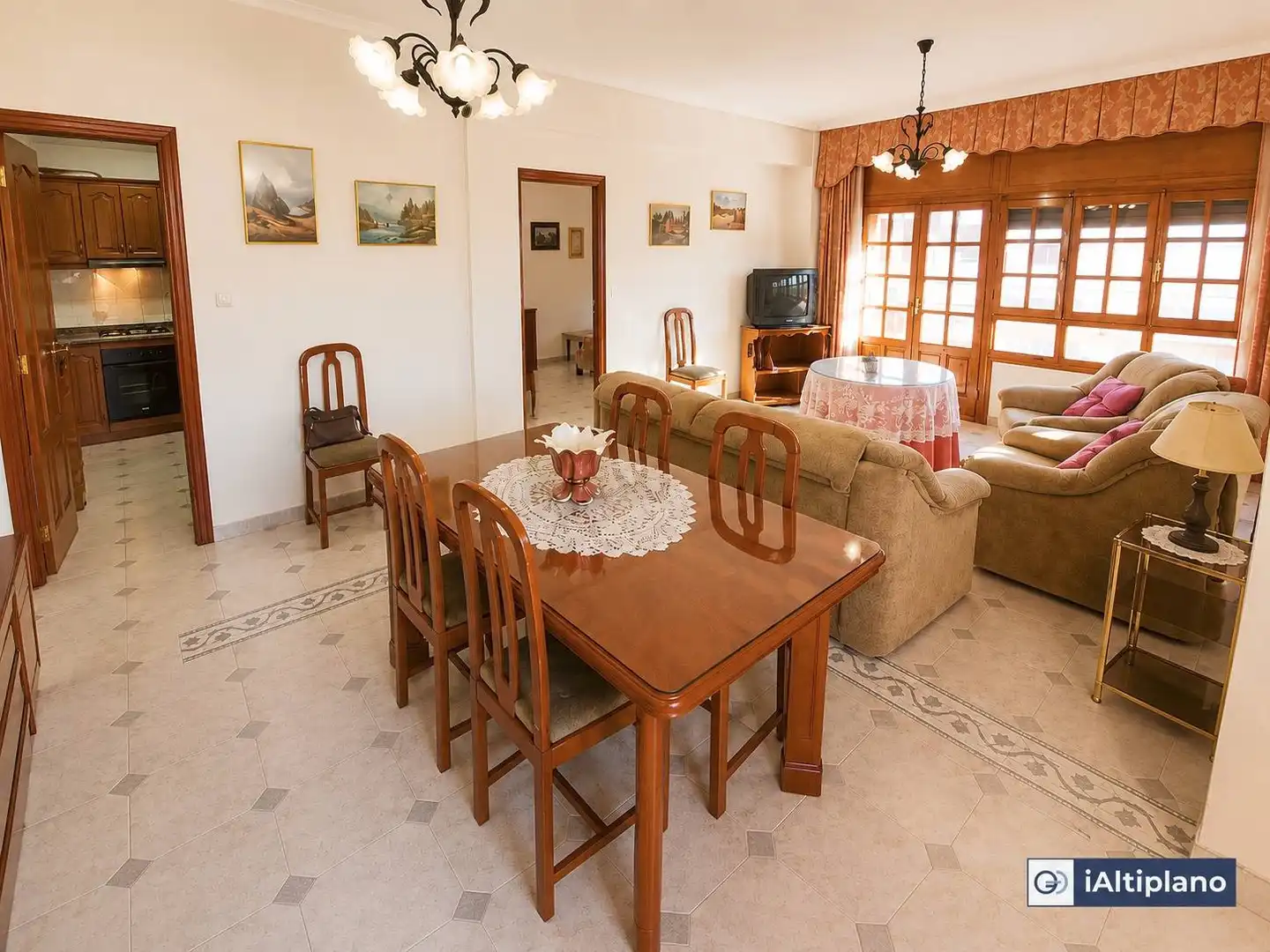 Comedor de Piso en venta en Baza con Calefacción, Terraza y Trastero