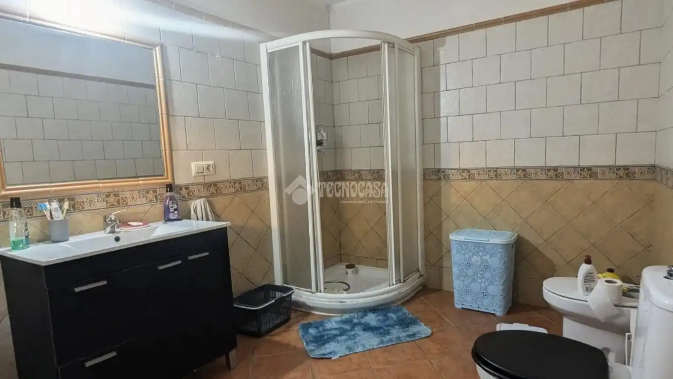 Bany de Casa adosada en venda en La Carolina amb Jardí privat
