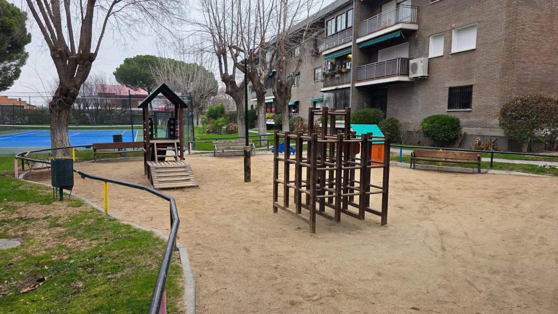 Vista exterior de Pis en venda en Paracuellos de Jarama amb Calefacció, Jardí privat i Traster