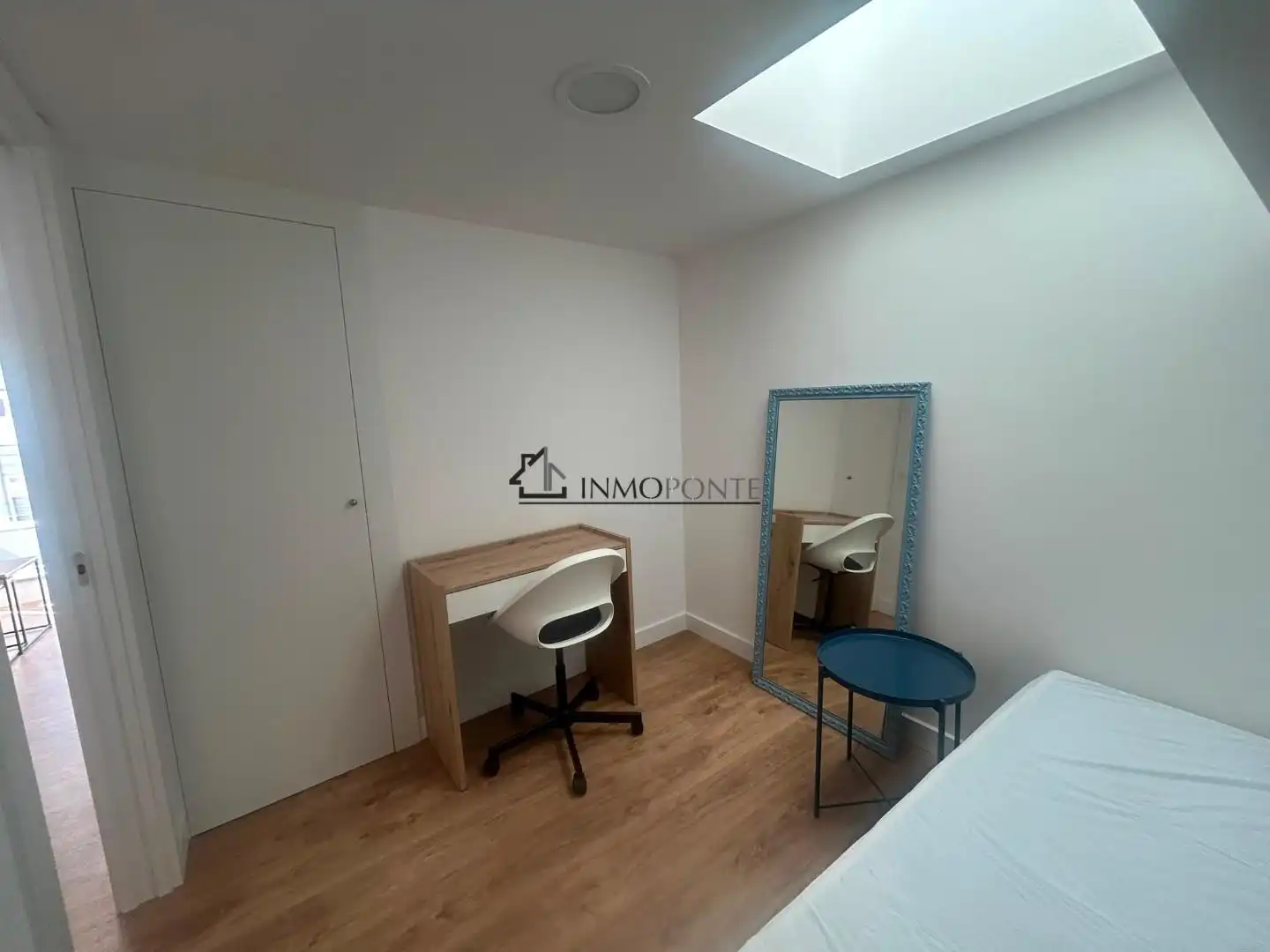 Schlafzimmer von Dachboden zur Miete in Pontevedra Capital  mit Heizung, Terrasse und Abstellraum