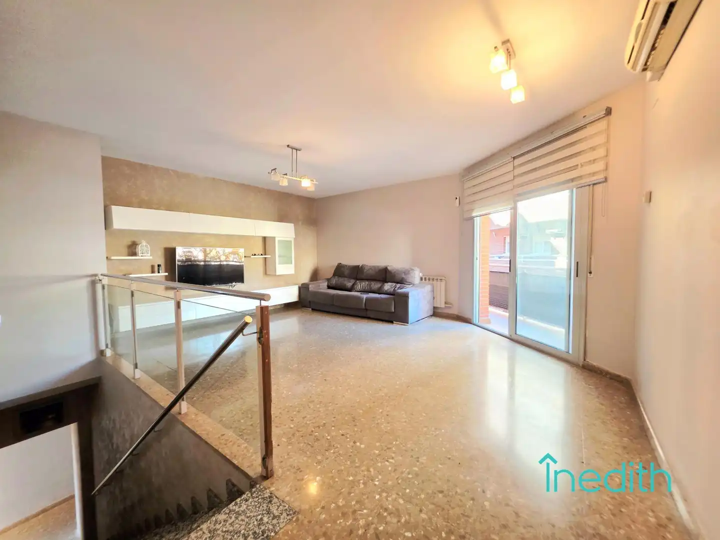 Vista exterior de Piso en venta en Viladecans con Aire acondicionado, Calefacción y Terraza