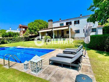 Detached house with pool for sale in Los Peñascales