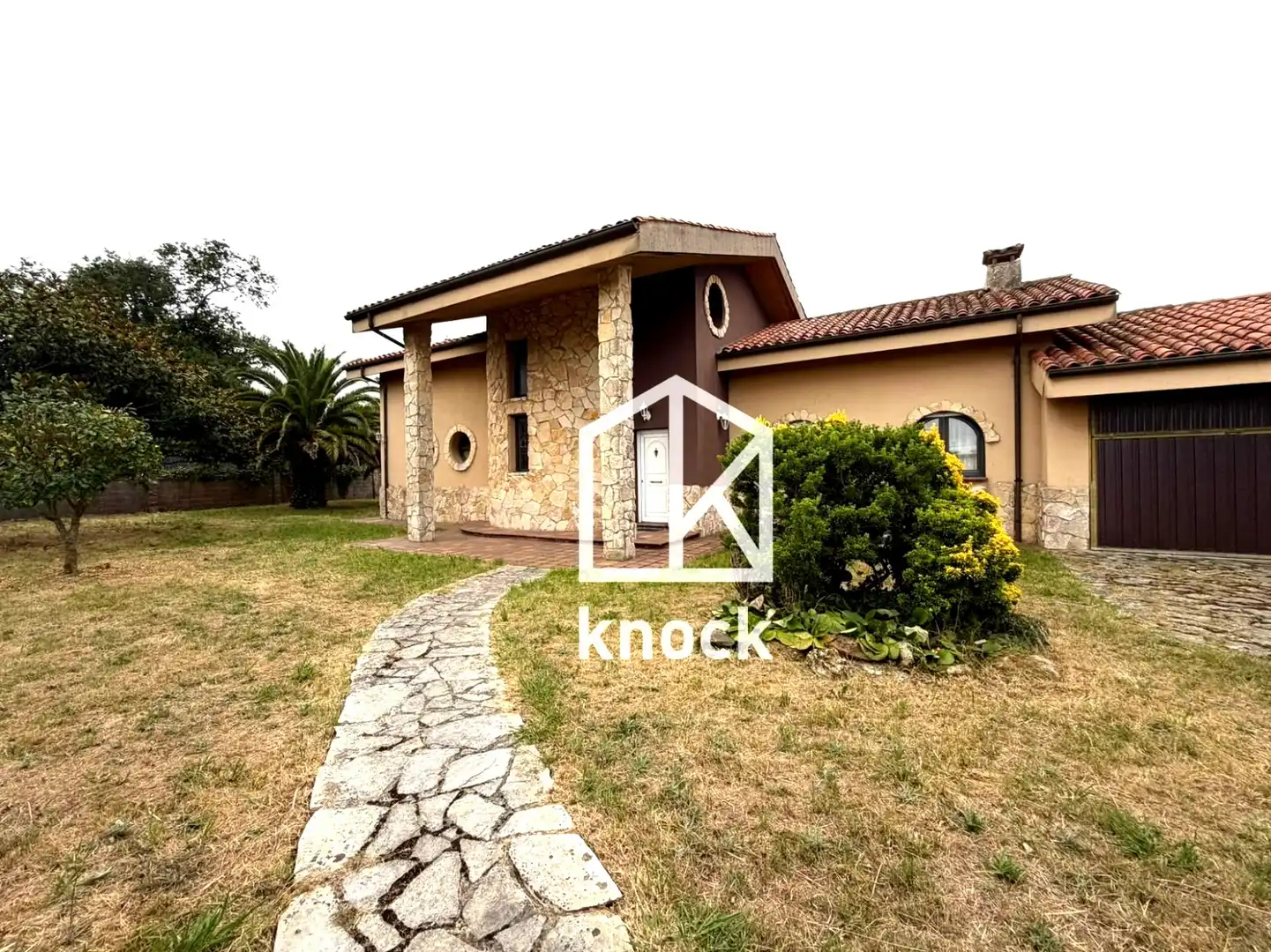 Vista exterior de Casa o xalet en venda en Villaviciosa amb Calefacció, Jardí privat i Parquet