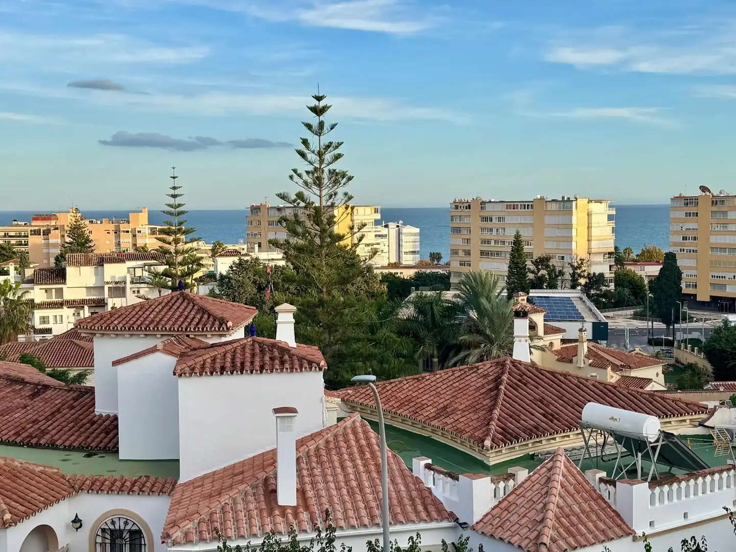Außenansicht von Maisonette zum Verkauf in Torremolinos mit Klimaanlage, Terrasse und Abstellraum