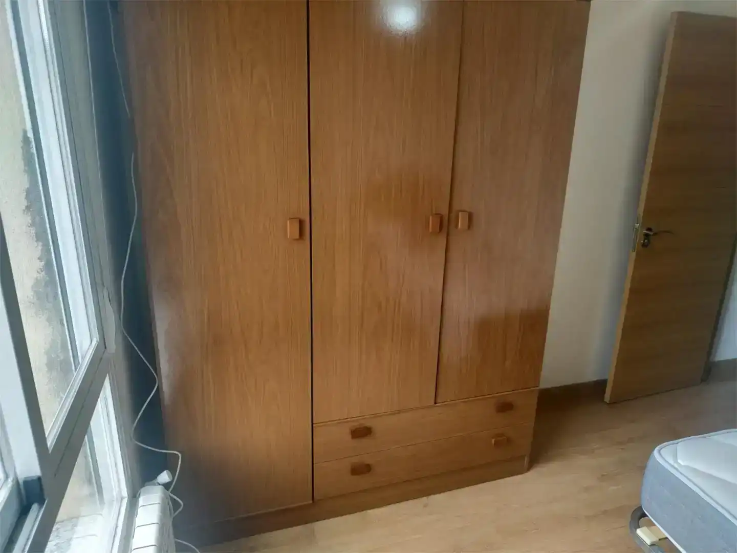 Dormitori de Apartament de lloguer en Ourense Capital  amb Parquet, Rentadora i Microones