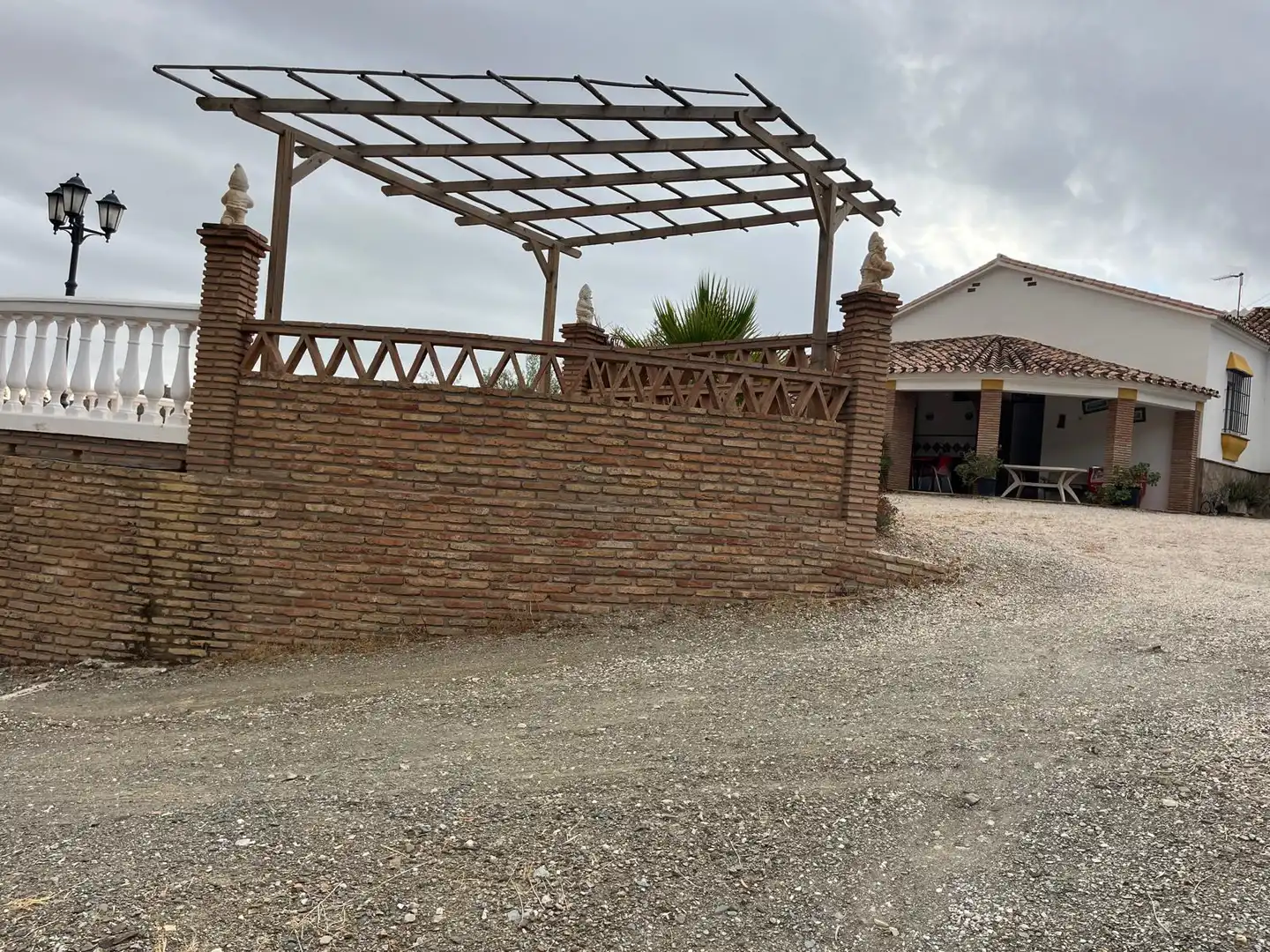 Außenansicht von Country house zur Miete in Riogordo mit Privatgarten, Schwimmbad und Möbliert