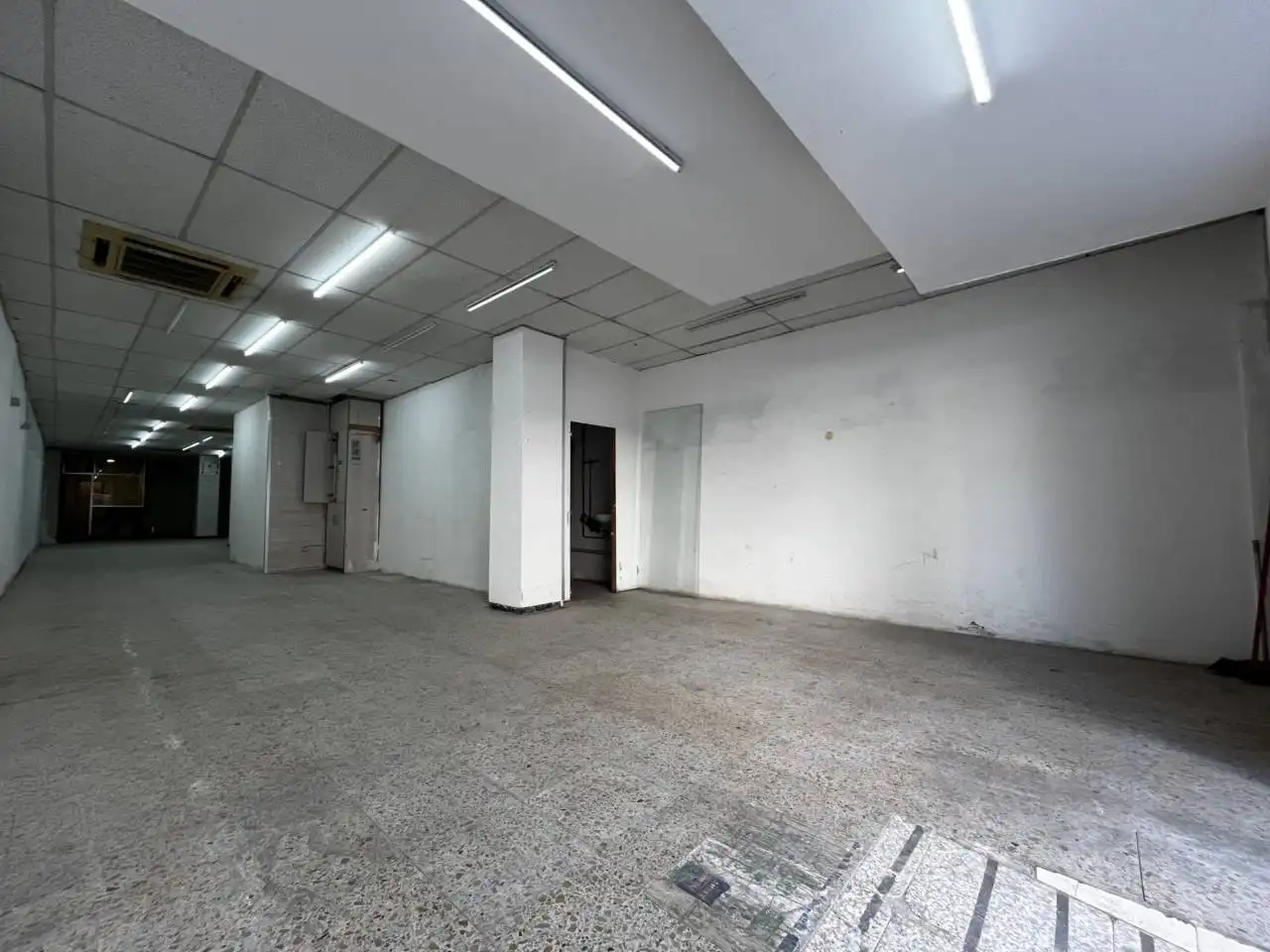 Local de lloguer a Calle Coronel Sanfeliu, 54, Estruch - Eixample