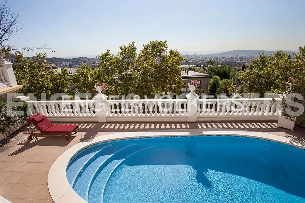 Piscina de Finca rústica en venda en Barcelona amb Calefacció, Jardí privat i Parquet
