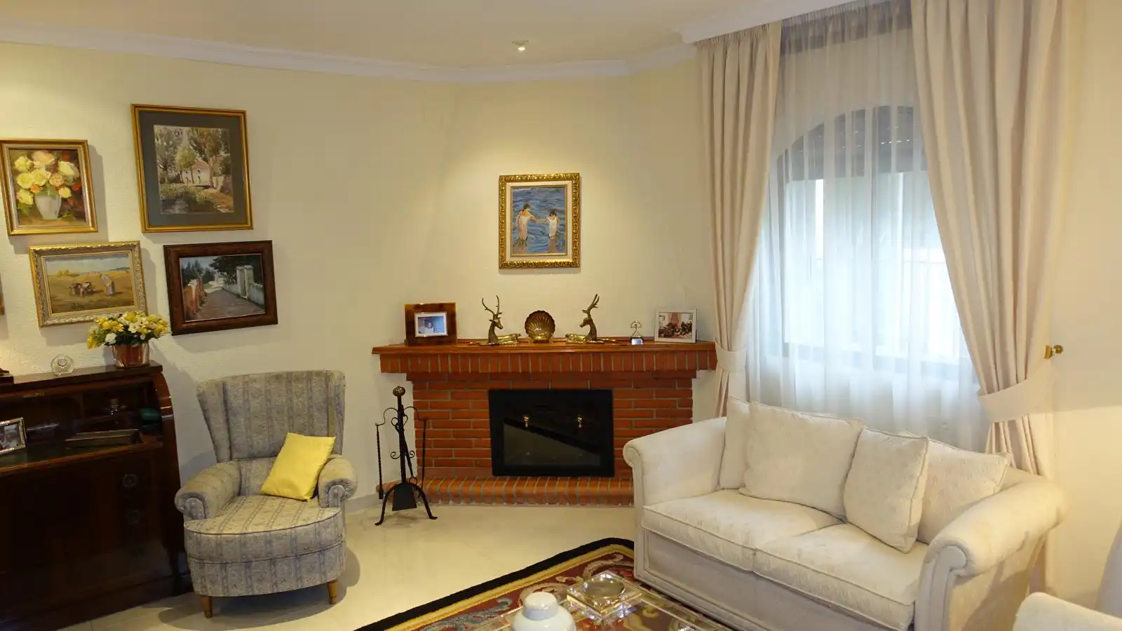 Sala de estar de Casa o chalet en venta en Albolote con Aire acondicionado, Calefacción y Piscina