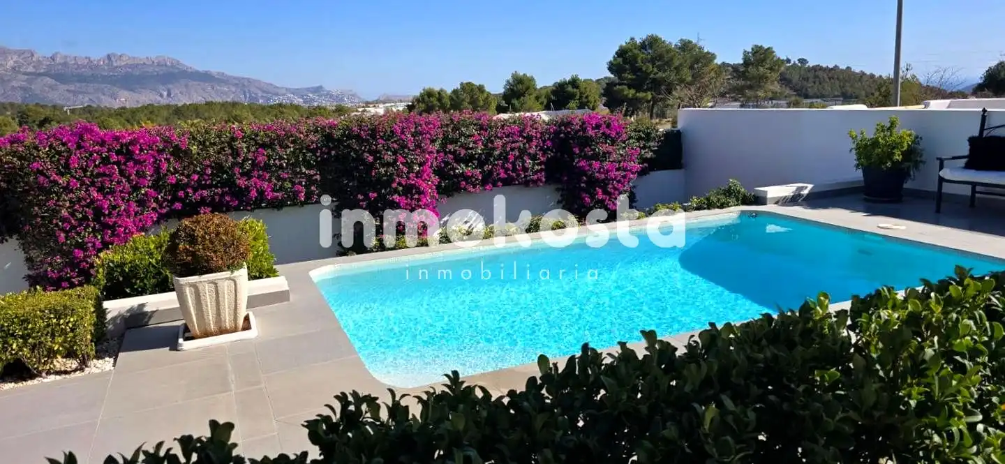 Piscina de Casa o xalet en venda en Polop amb Aire condicionat, Calefacció i Jardí privat