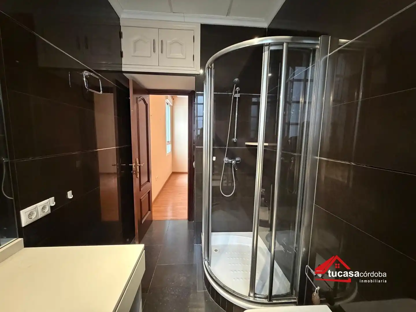 Baño de Piso en venta en Córdoba con Terraza, Trastero y Amueblado