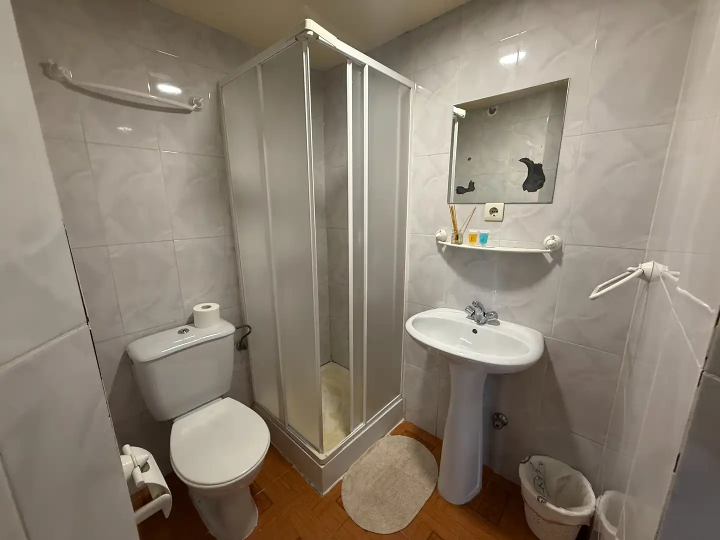 Bany de Edifici en venda en Siero amb Alarma