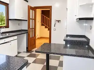 Küche von Wohnung zur Miete in Siero mit Privatgarten, Parkett und Balkon