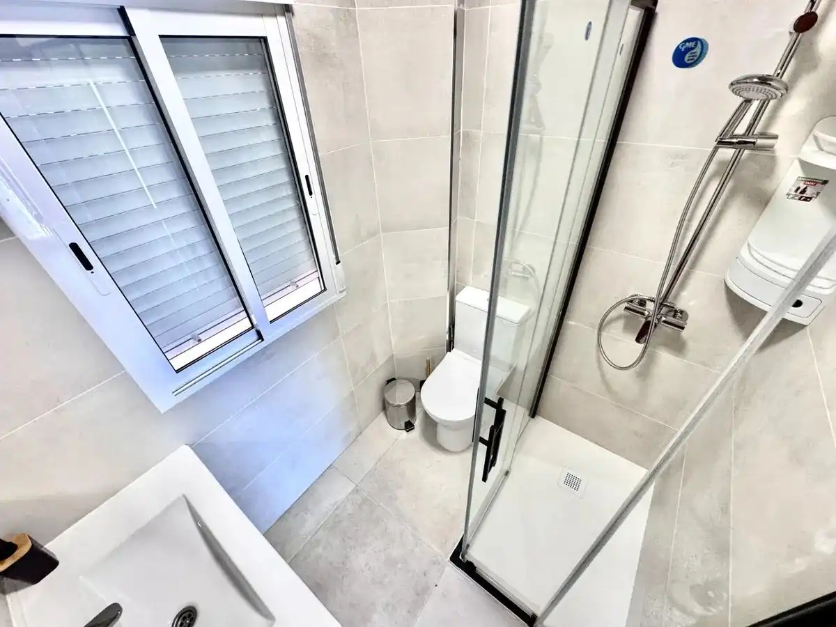 Baño de Piso en venta en Lanjarón con Terraza, Amueblado y Lavadora
