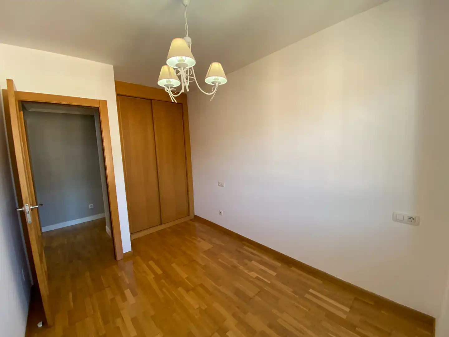 Dormitori de Dúplex en venda en Oviedo  amb Calefacció i Terrassa