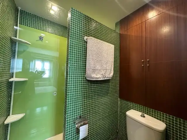 Badezimmer von Wohnungen zur Miete in Santiago de Compostela  mit Heizung, Privatgarten und Parkett