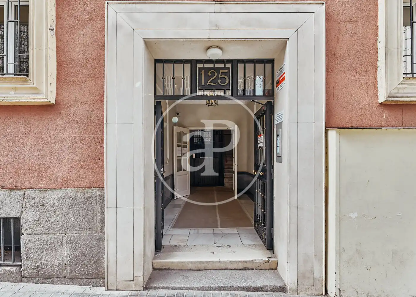 Wohnung zum Verkauf in Madrid mit Klimaanlage, Heizung und Möbliert