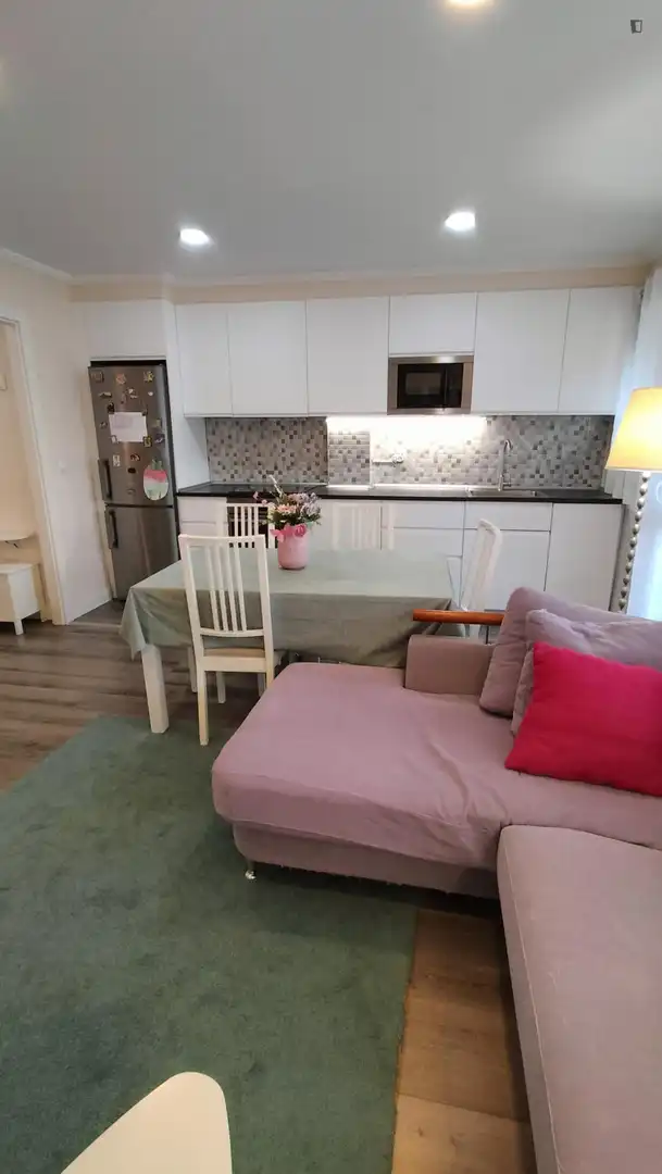 Menjador de Apartament per a compartir en Getxo  amb Calefacció, Moblat i Forn