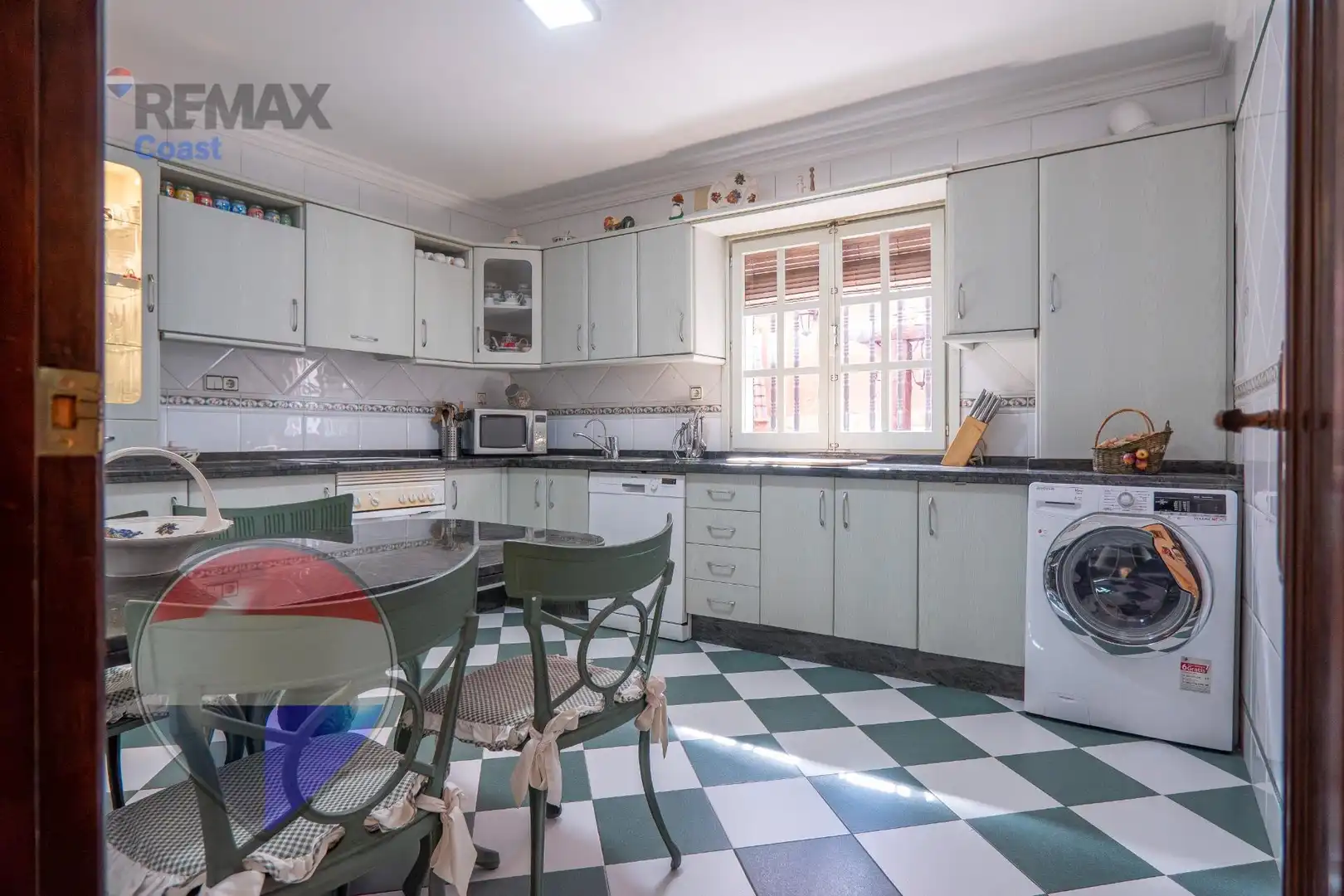 Cocina de Casa o chalet en venta en Málaga con Aire acondicionado, Calefacción y Jardín privado