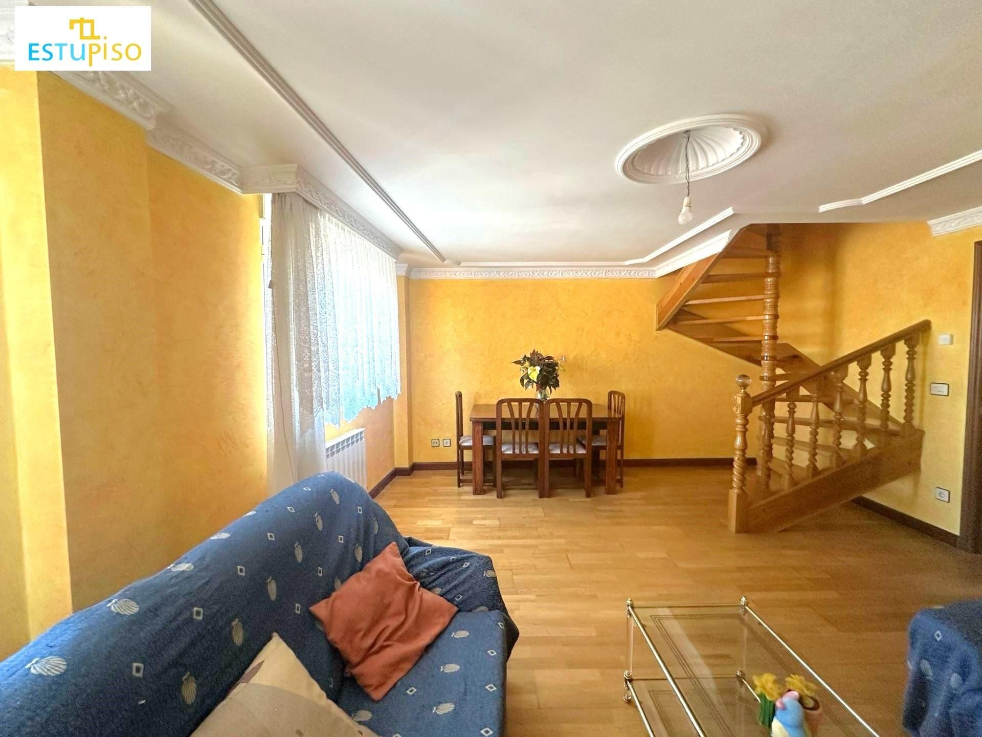 Living room of Duplex for sale in Villaquilambre  with Heating, Parquet flooring and Storage room