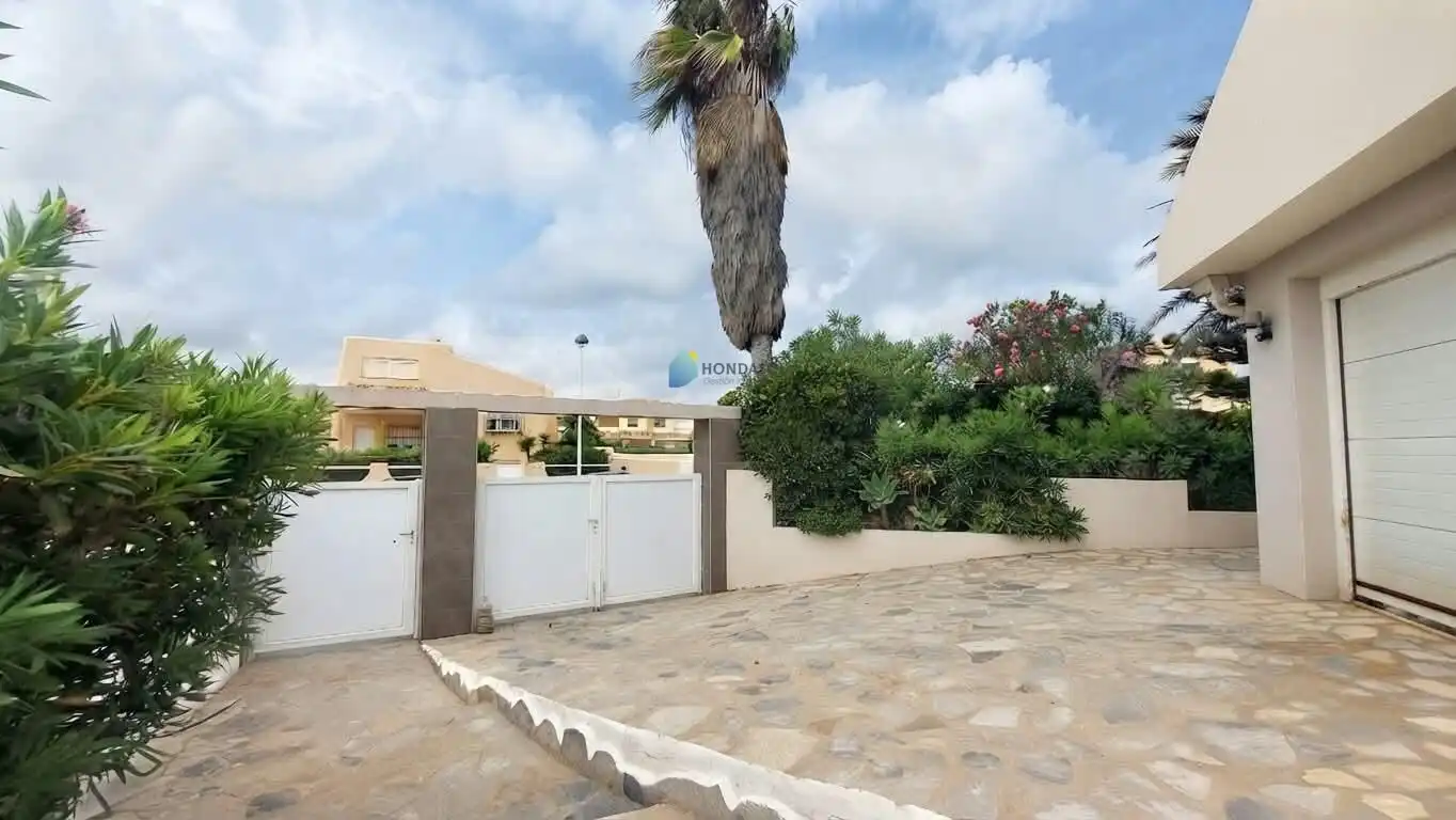 Vista exterior de Casa o chalet en venta en La Manga del Mar Menor con Aire acondicionado, Jardín privado y Terraza