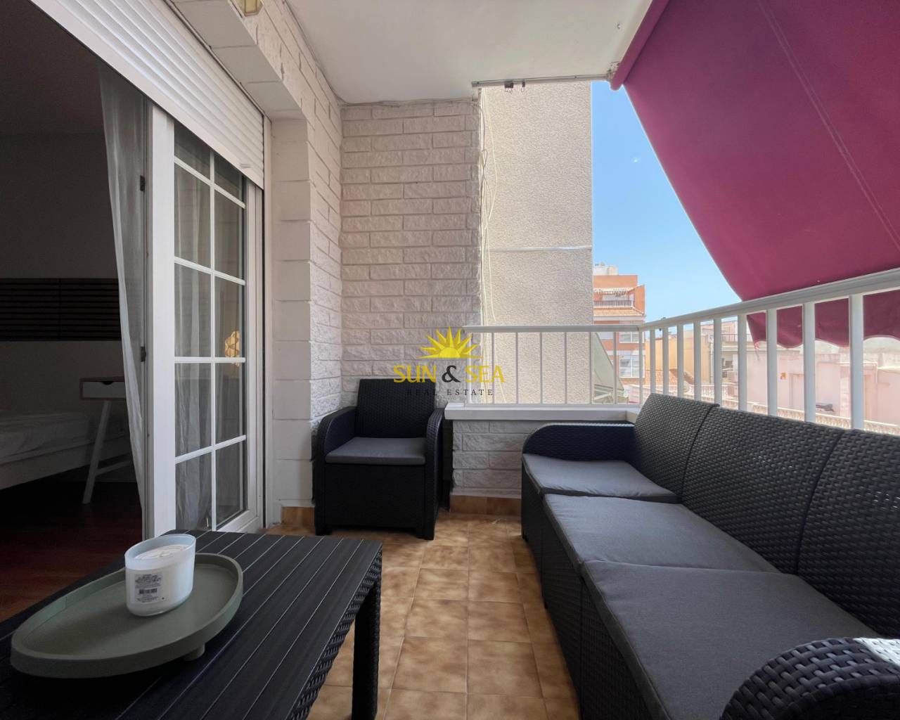 Terrassa de Apartament de lloguer en Torrevieja amb Aire condicionat, Calefacció i Moblat