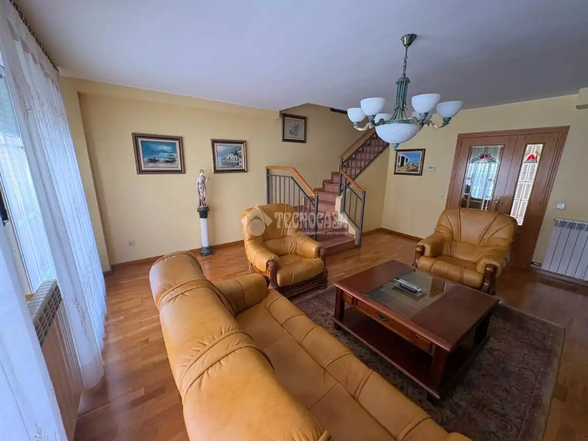 Sala de estar de Casa adosada en venta en Zaragoza con Terraza