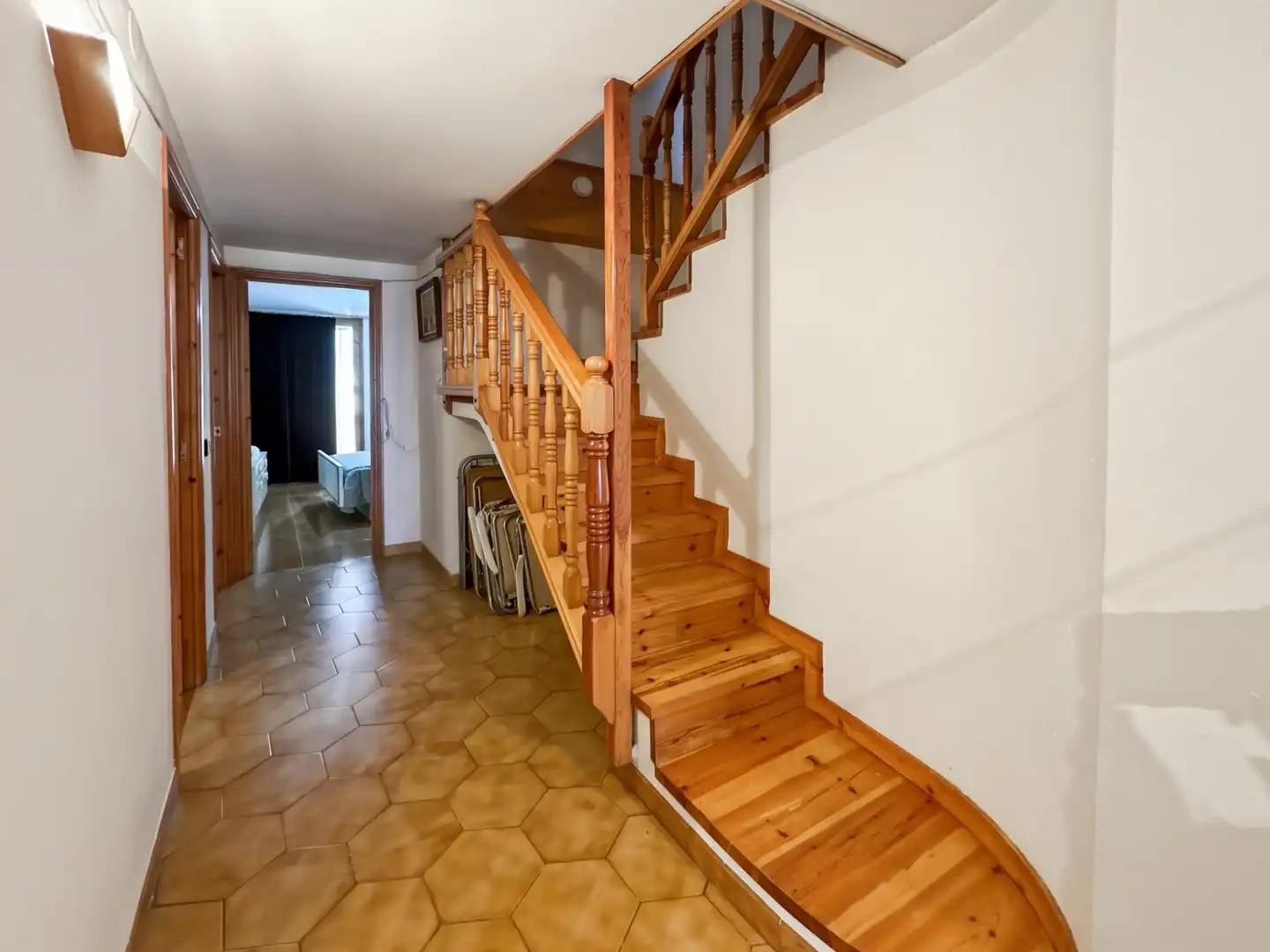 Einfamilien-Reihenhaus zum Verkauf in Berga mit Heizung und Balkon