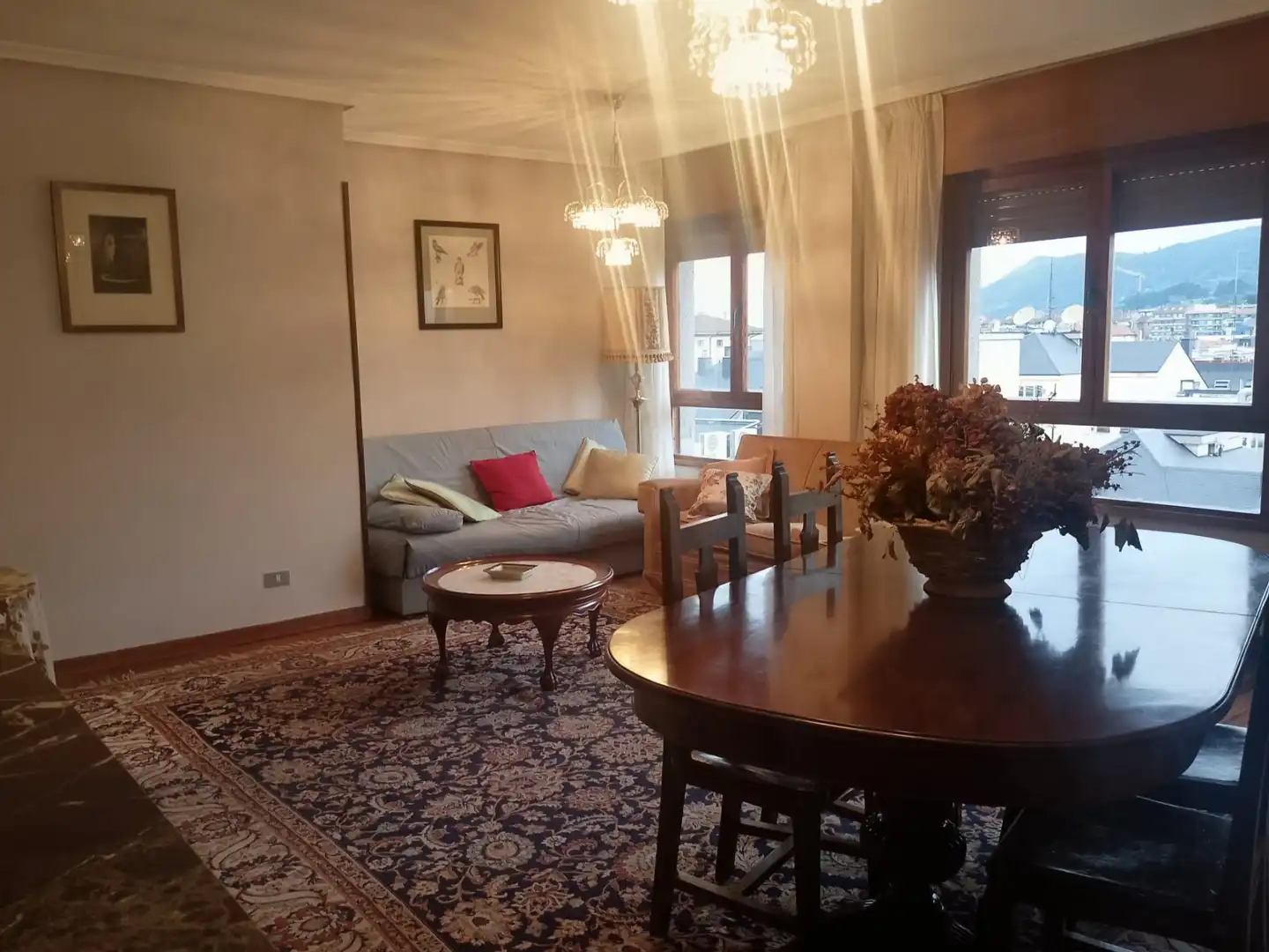 Sala de estar de Piso de alquiler en Oviedo  con Calefacción, Parquet y Amueblado