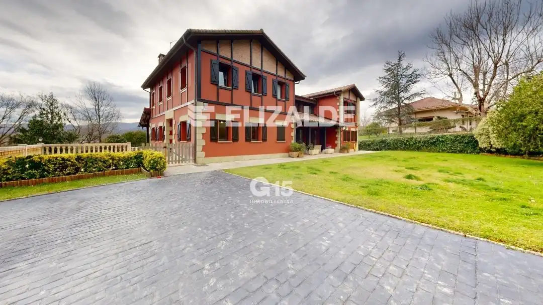 Vista exterior de Casa o xalet en venda en Hondarribia amb Calefacció, Jardí privat i Terrassa