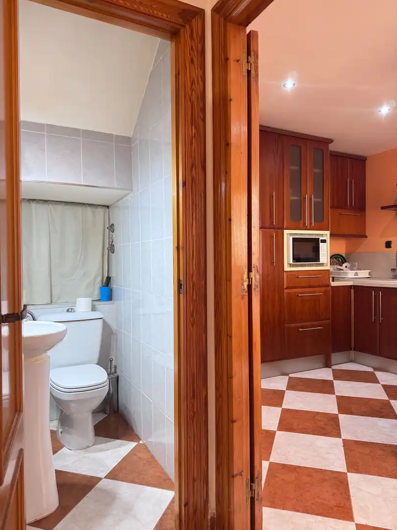 Badezimmer von Einfamilien-Reihenhaus zum Verkauf in Roquetas de Mar mit Klimaanlage