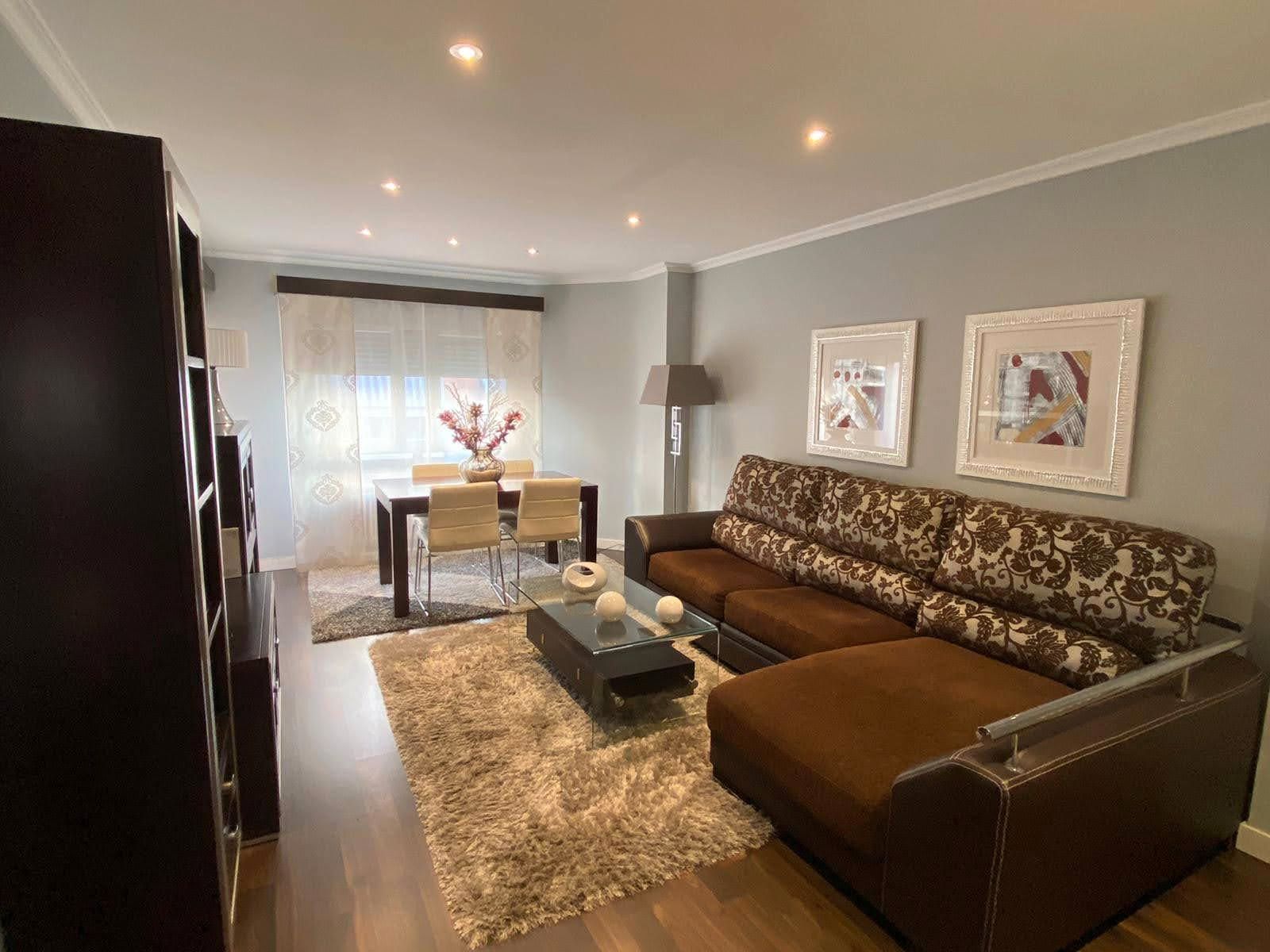 Sala d'estar de Pis de lloguer en  Albacete Capital amb Calefacció, Parquet i Moblat